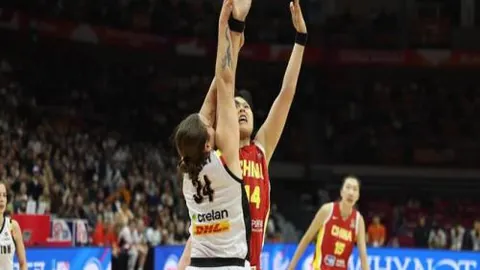 湖人迎1400万强援，双星防守联手，交易成效远超想象！